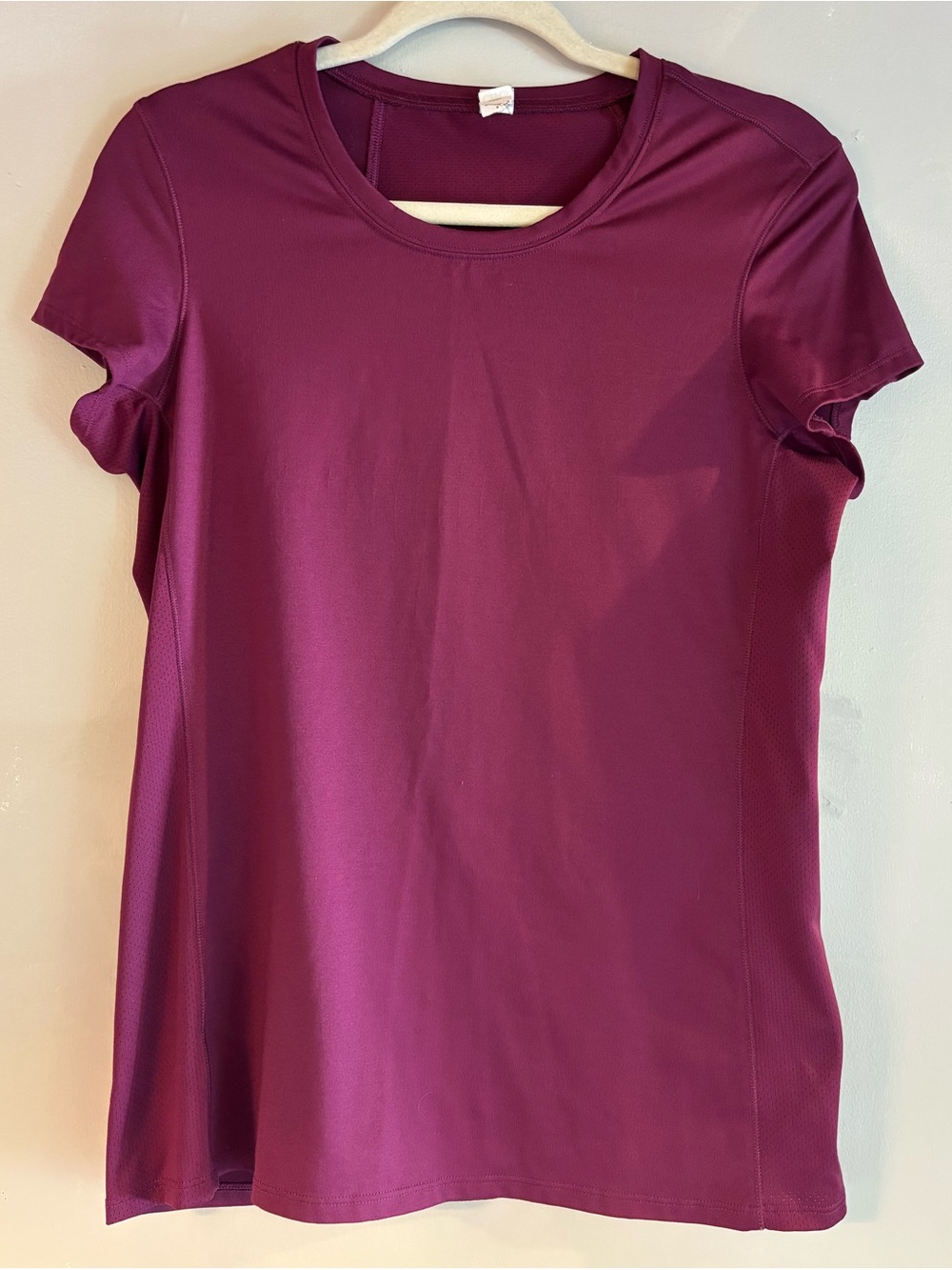 ALO Yoga Women's Short Sleeve Tee in Deep Berry